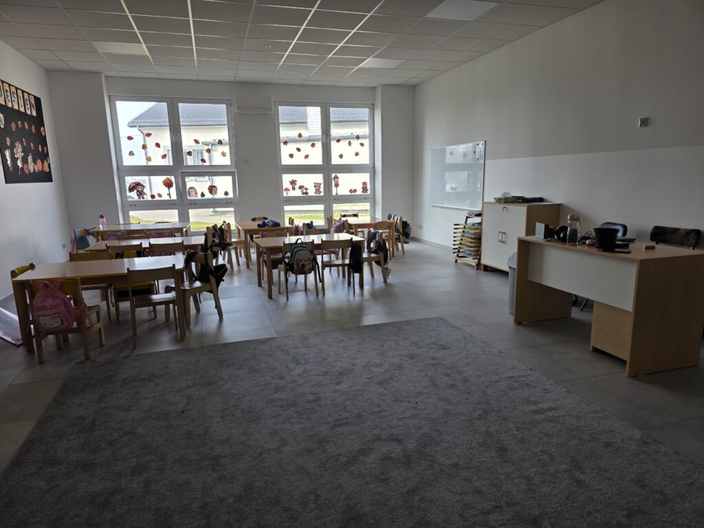 „Witajcie w naszej bajce” – otwarcie nowych sal dydaktycznych i biblioteki w Poświętnem